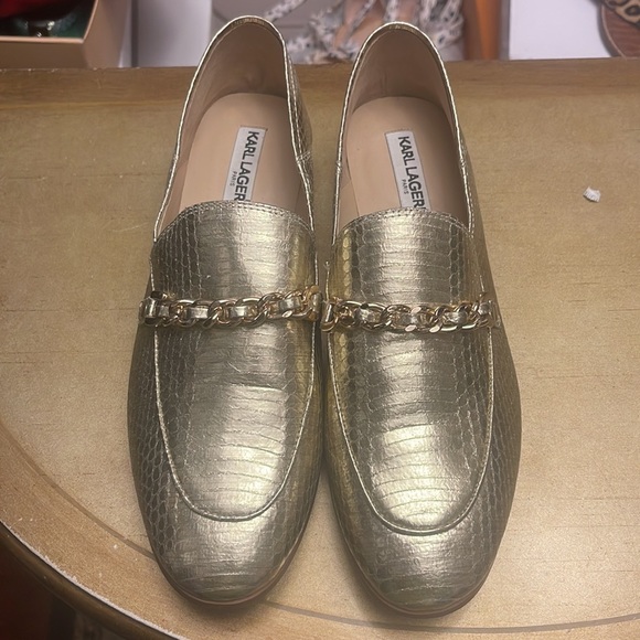 Gold - Picture 2 of 7